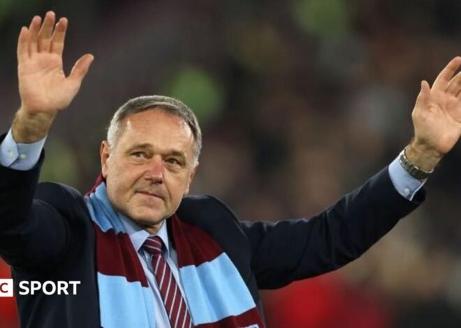 Ludek Miklosko: Ex-West Ham goalkeeper dies aged 64