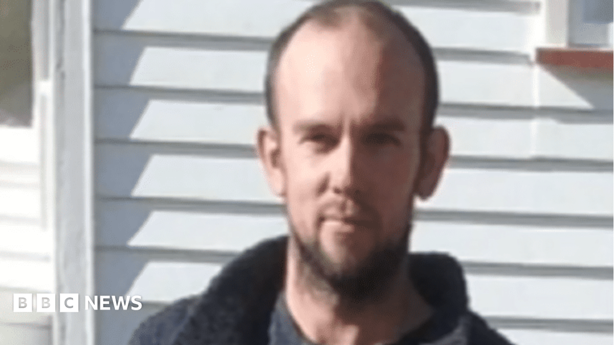 Tom Phillips: New Zealand apologies to children forced to live in bush for years with fugitive dad