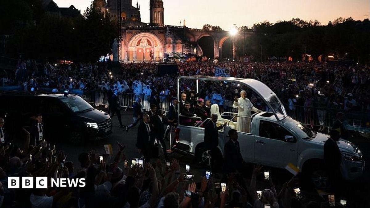 Thousands turn out to see Pope during Lourdes and Paris visit