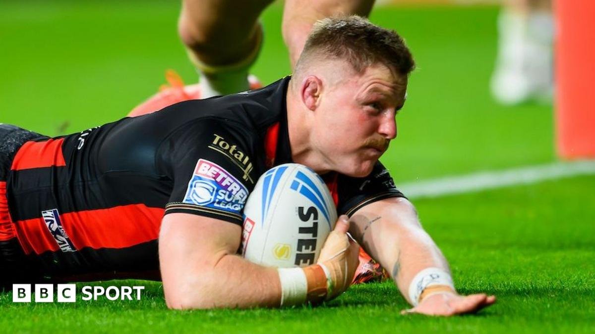 Super League play-off semi-final: Leeds Rhinos 12-14 Warrington Wolves – Wolves reach Grand Final