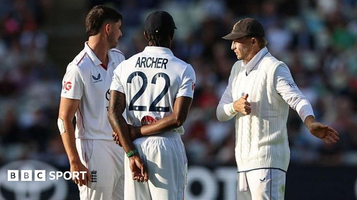 England vs Pakistan: Alastair Cook and Michael Vaughan question Joe Root tactics in Razaullah onslaught