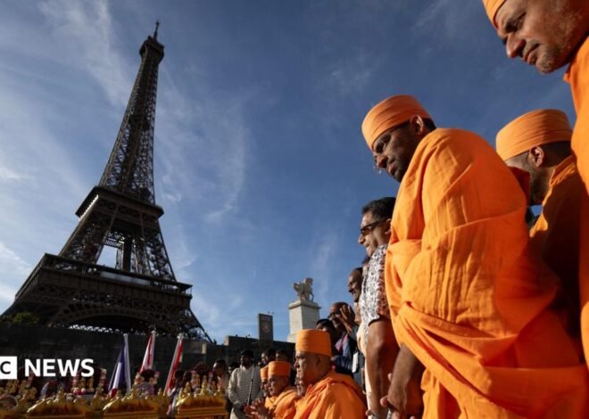 Eiffel Tower chief to quit after female staff replaced by men during religious visit