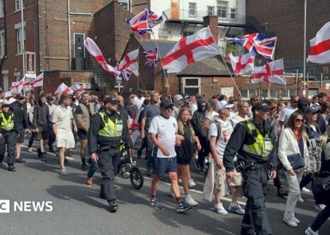 Rival protests in Portsmouth as face masks banned