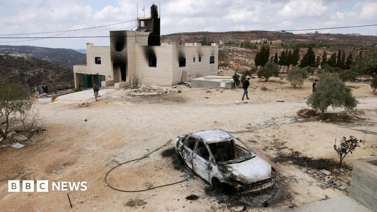 Israeli settlers attack West Bank village and block Palestinian family’s return home