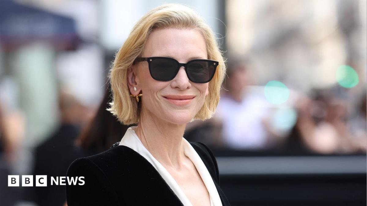 Cate Blanchett latest star to ask theatre audience to stop filming