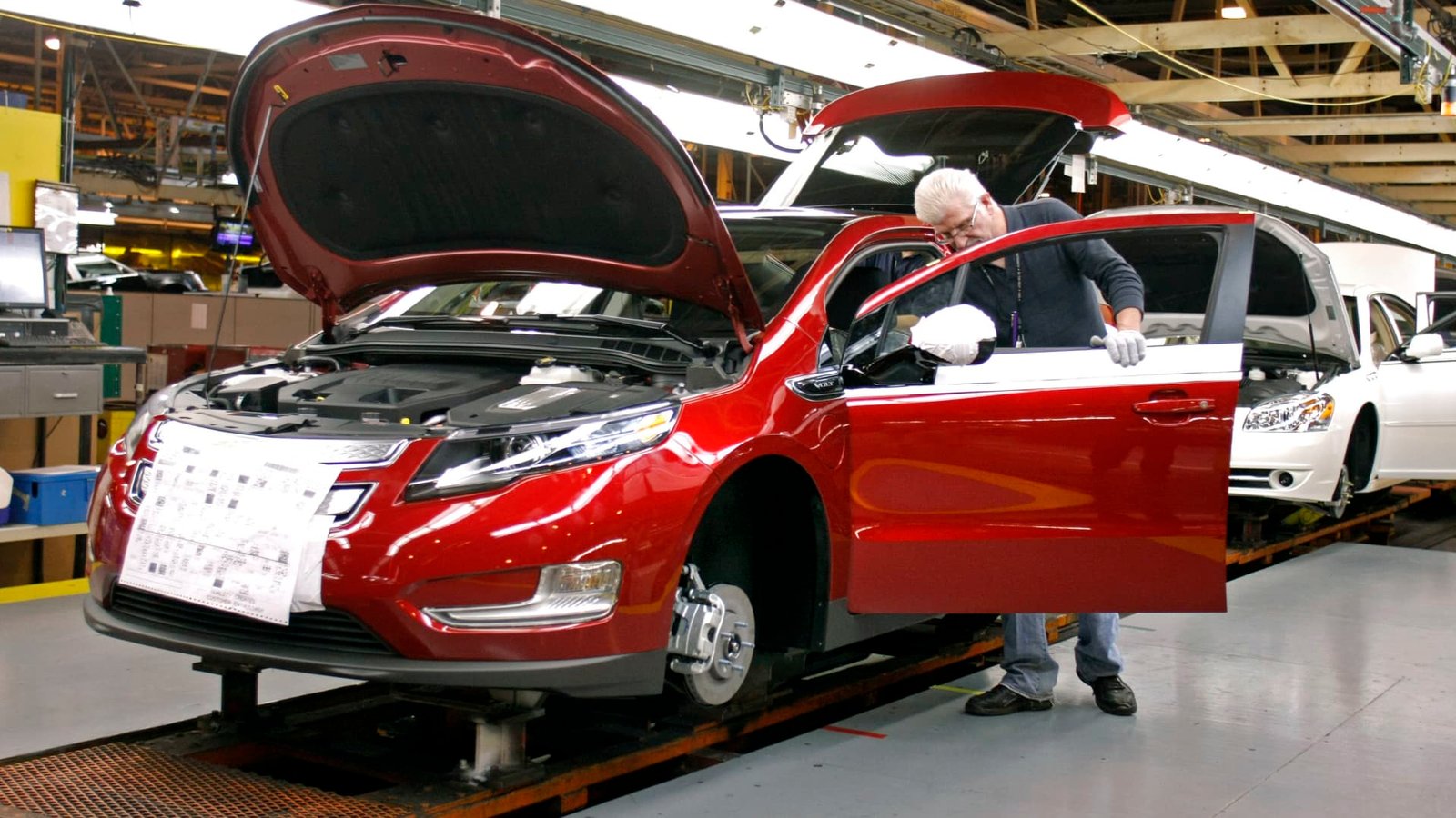 GM says hybrid vehicles are coming: ‘We’re not tone deaf’