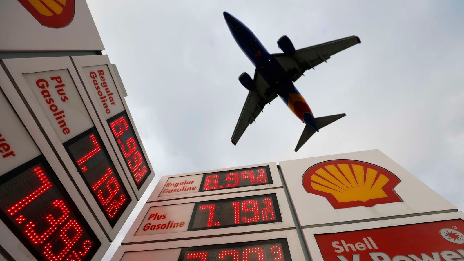 Why airfare is rising as airline profits get squeezed