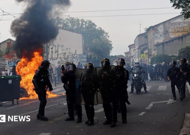 France to close up to 500 schools on Monday over student protests