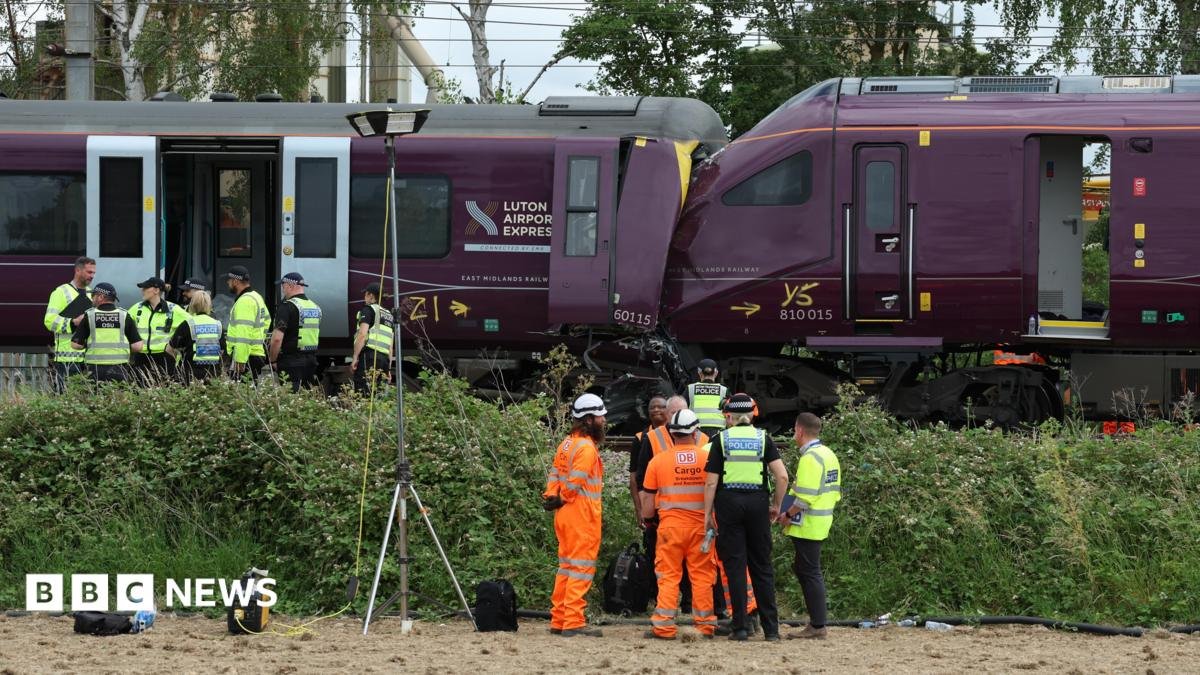 Train speeded up past red signal before fatal Bedford rail crash